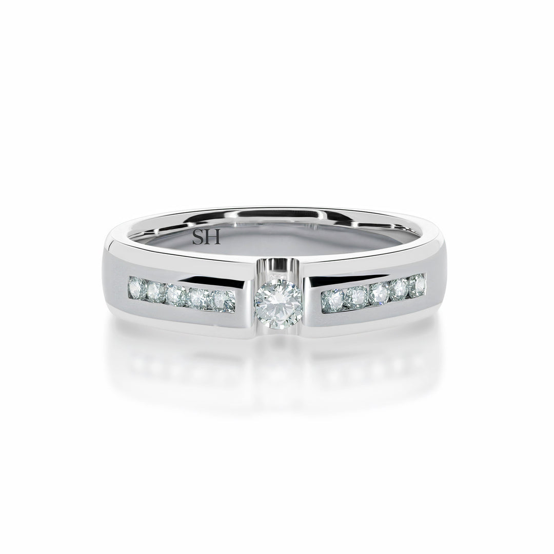 Pictured with 0.40ct diamond|thumb_caption: 0.40 carat|thumb_group:1|grid_preview:true