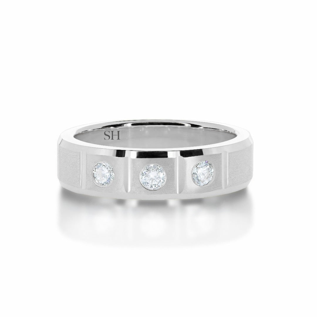 Pictured with 0.30ct diamond|thumb_caption: 0.30 carat|thumb_group:1|grid_preview:true