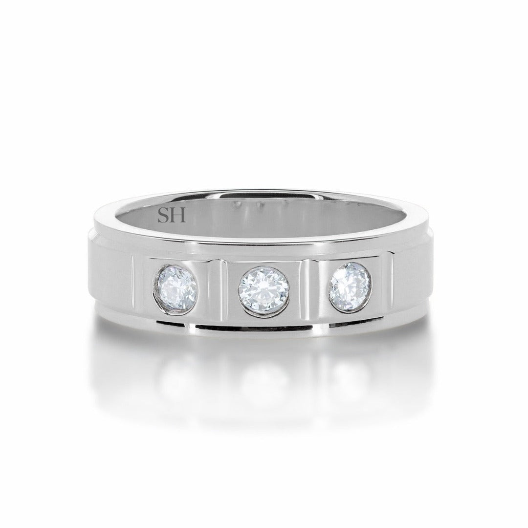 Pictured with 0.30ct diamond|thumb_caption: 0.30 carat|thumb_group:1|grid_preview:true