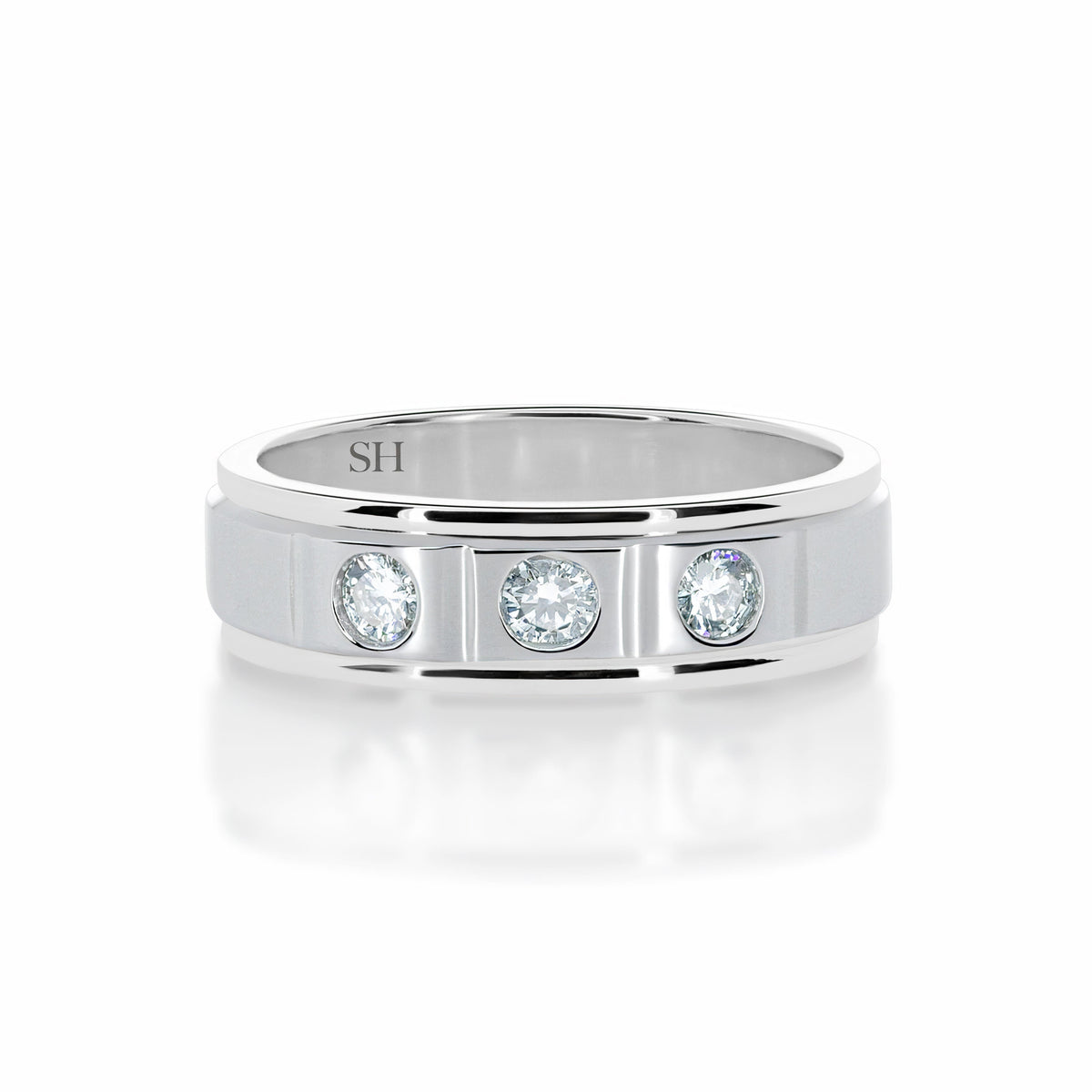 Pictured with 0.30ct diamond|thumb_caption: 0.30 carat|thumb_group:1|grid_preview:true