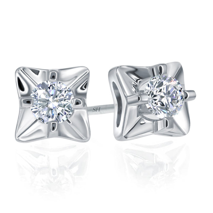 Pictured with 0.20ct diamond|thumb_caption:0.20ct TW centre diamonds (0.10ct each)|thumb_group:1