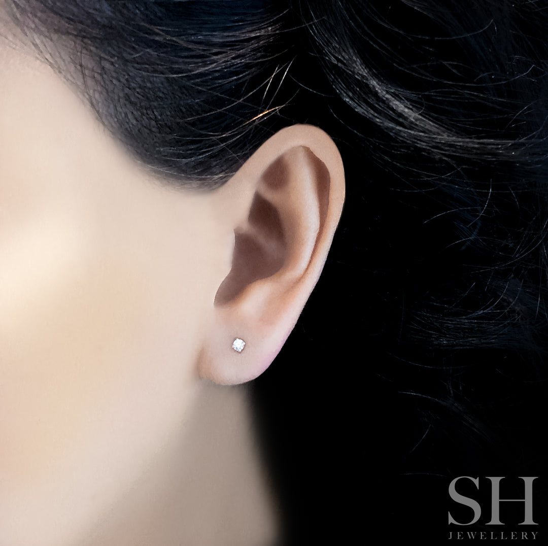 Copy of 4-Claw Minimalistic Solitaire Diamond Stud Earrings (small) - W0657