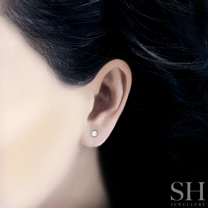 Copy of 4-Claw Minimalistic Solitaire Diamond Stud Earrings (small) - W0657