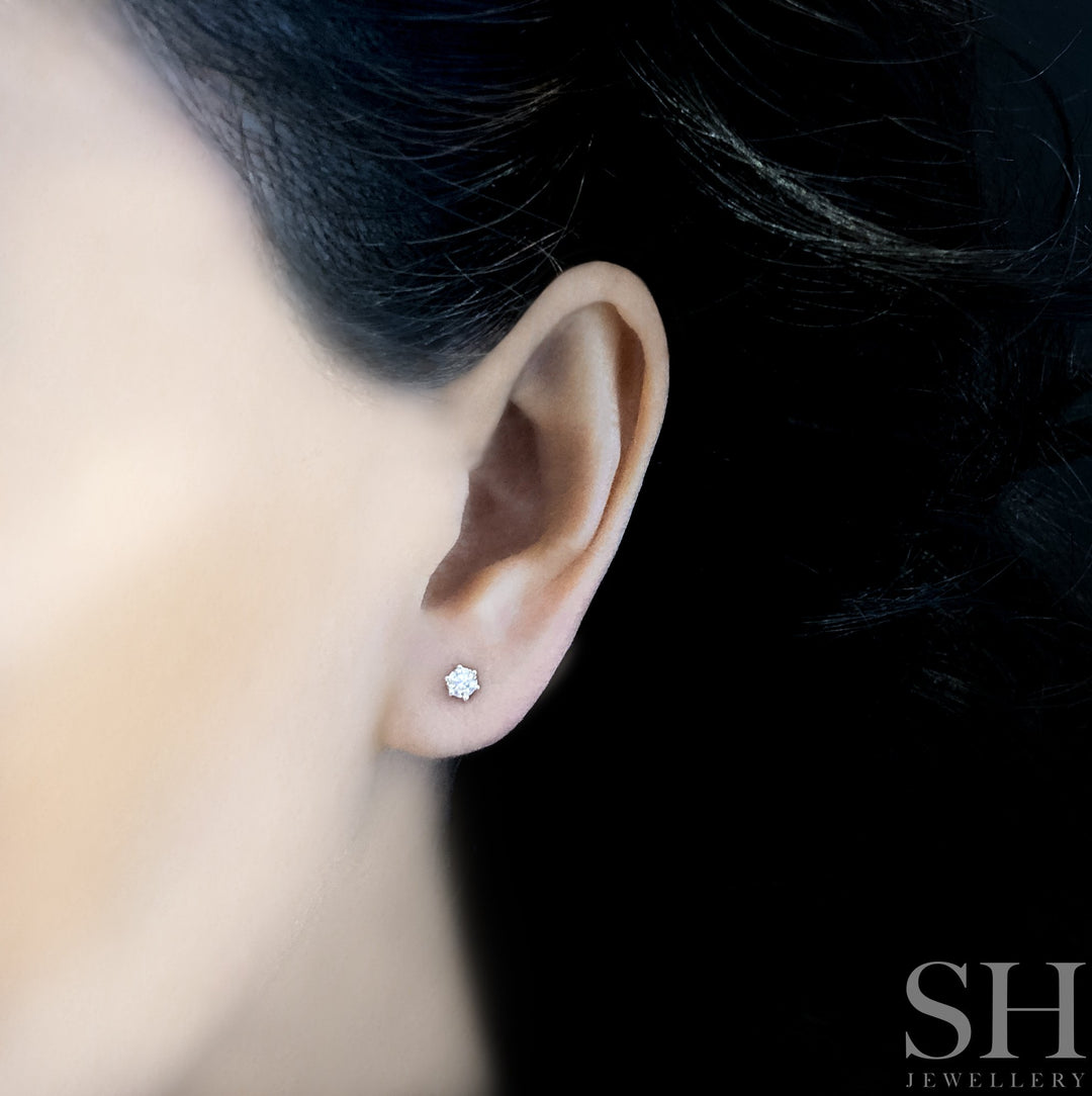 Pictured with 0.28ct diamond|thumb_caption:0.28ct TW centre diamonds (0.14ct each)|thumb_group:3|grid_preview:true