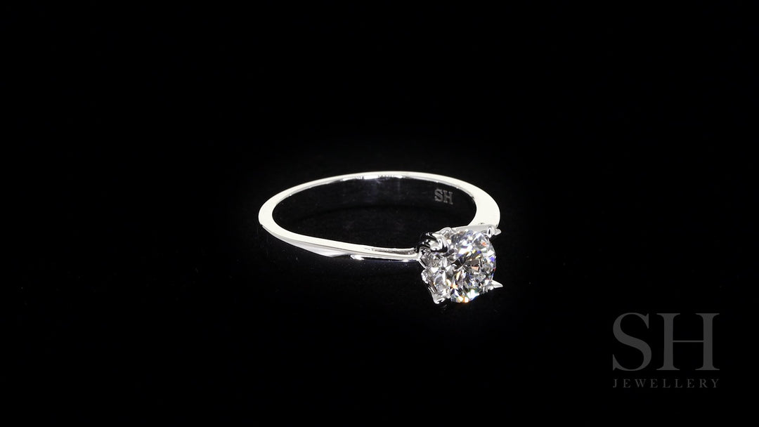 4-Claw solitaire engagement ring with heart shaped prong tips - W0001