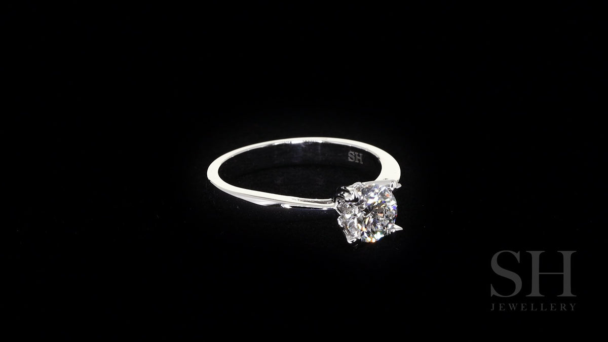 4-Claw solitaire engagement ring with heart shaped prong tips - W0001