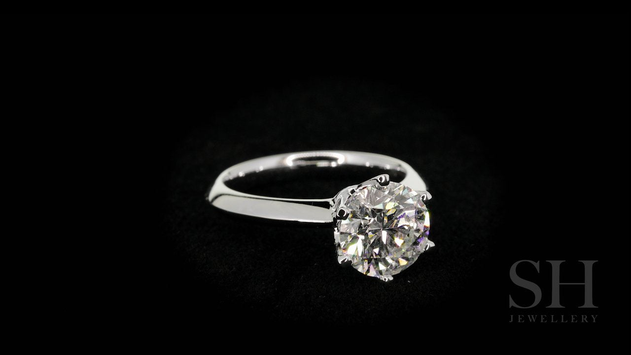 video:Ys9UhXvLH78|video360:true|caption:Shown with 2.5ct diamond.|option:Carats=2.5 carat|thumb_caption:2.5 carat|thumb_group:2
