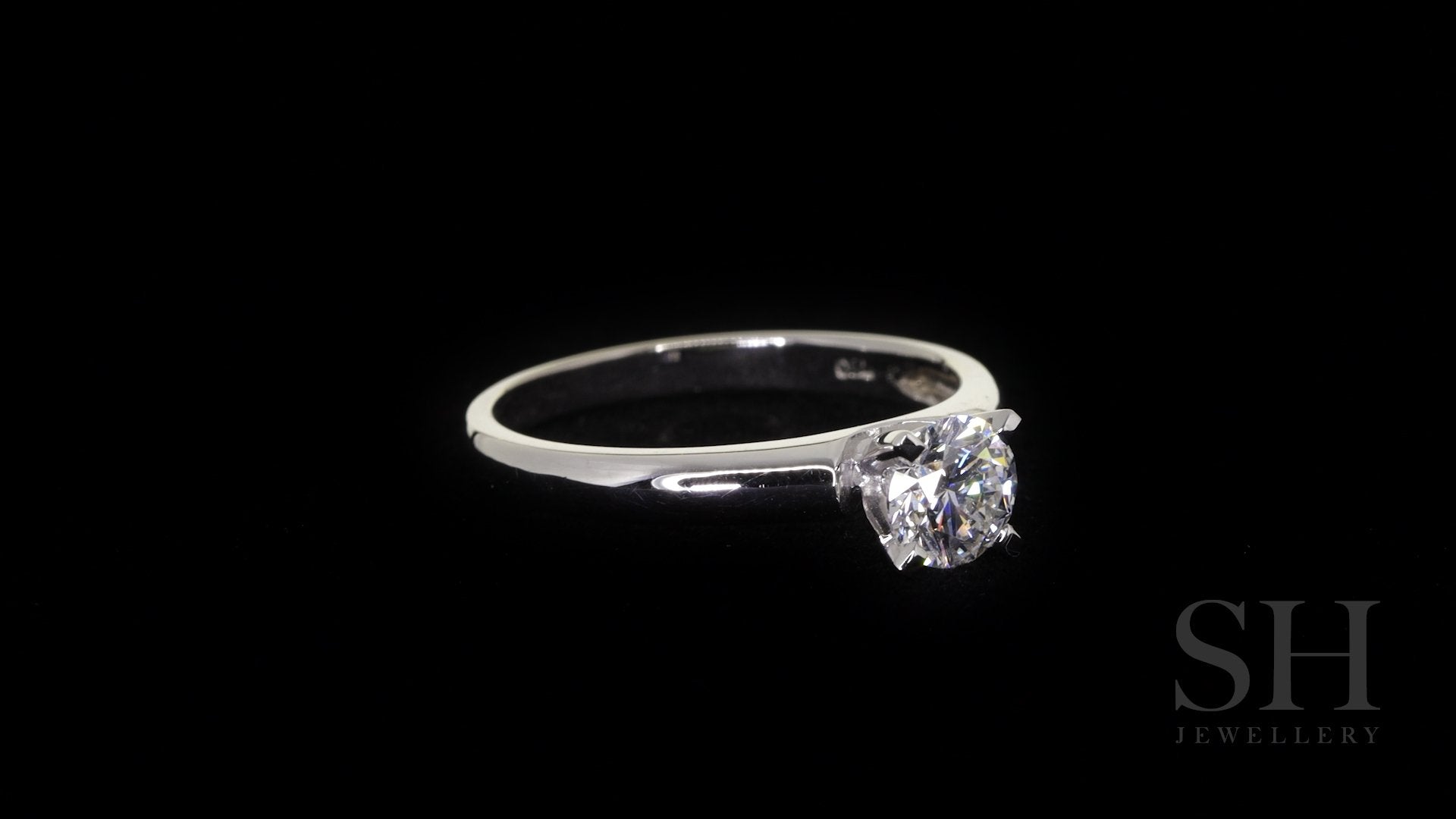 video:LXbu5EZhy80|video360:true|caption:Shown with 0.60ct diamond.|option:Carats=0.60 carat|thumb_caption:0.60 carat|thumb_group:2
