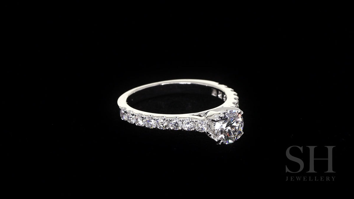 video:eqJto18DrBg|video360:true|caption:Shown with 0.72ct diamond.|option:Carats=0.7 carat|thumb_caption:0.72 carat|thumb_group:2