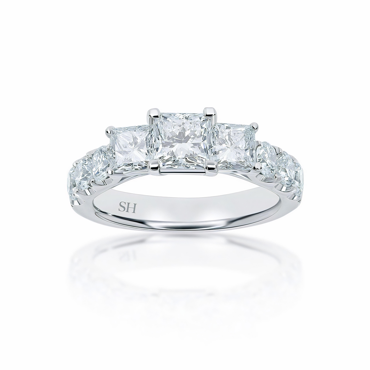 Pictured with 0.70ct diamond.|option:Carats=0.90 carat|thumb_caption:0.95 carat
