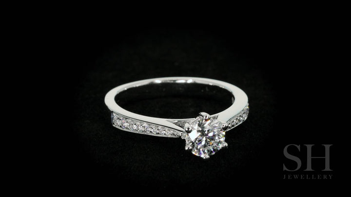 Timeless 6-Claw beauty with tapered band - W0254