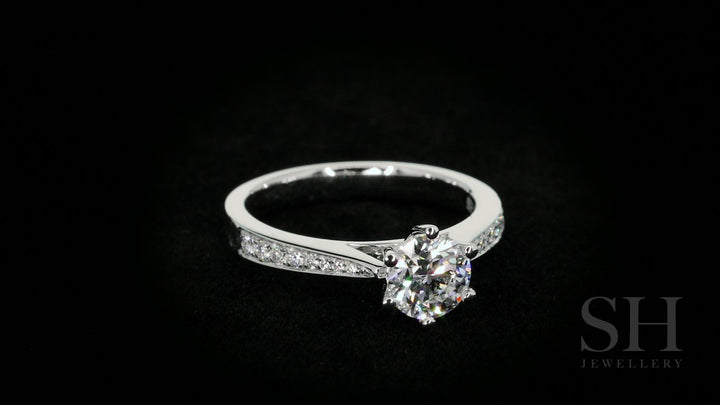 Timeless 6-Claw beauty with tapered band - W0254
