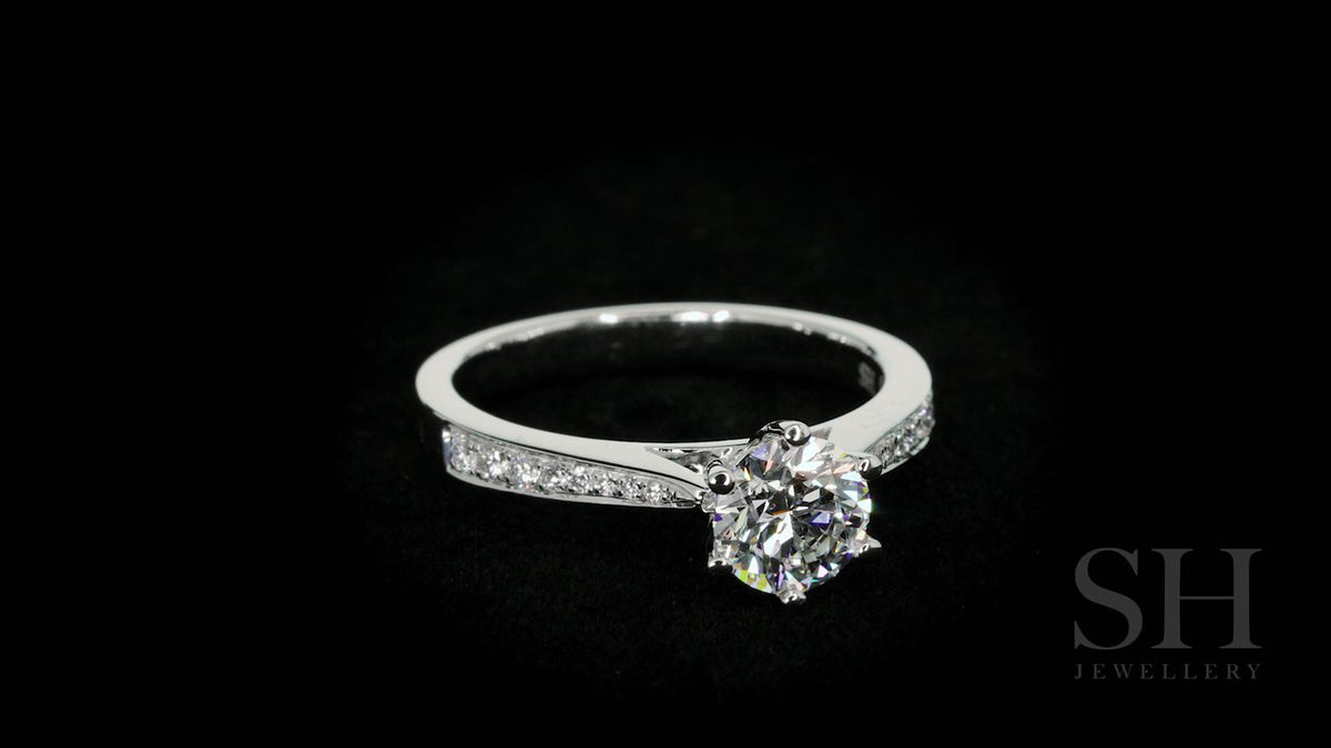 Timeless 6-Claw beauty with tapered band - W0254