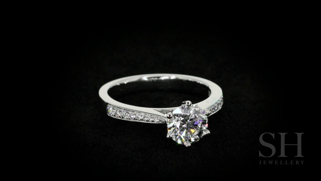 Timeless 6-Claw beauty with tapered band - W0254