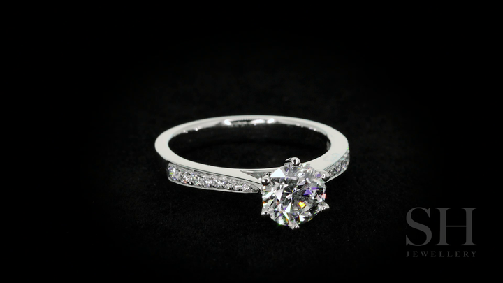 Timeless 6-Claw beauty with tapered band - W0254