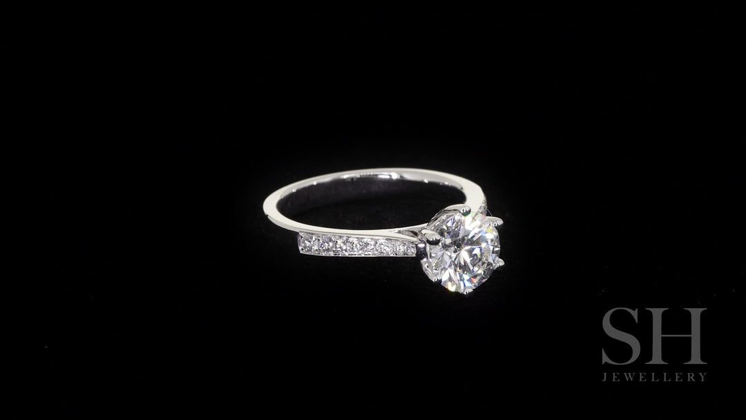 Timeless 6-Claw beauty with tapered band - W0254