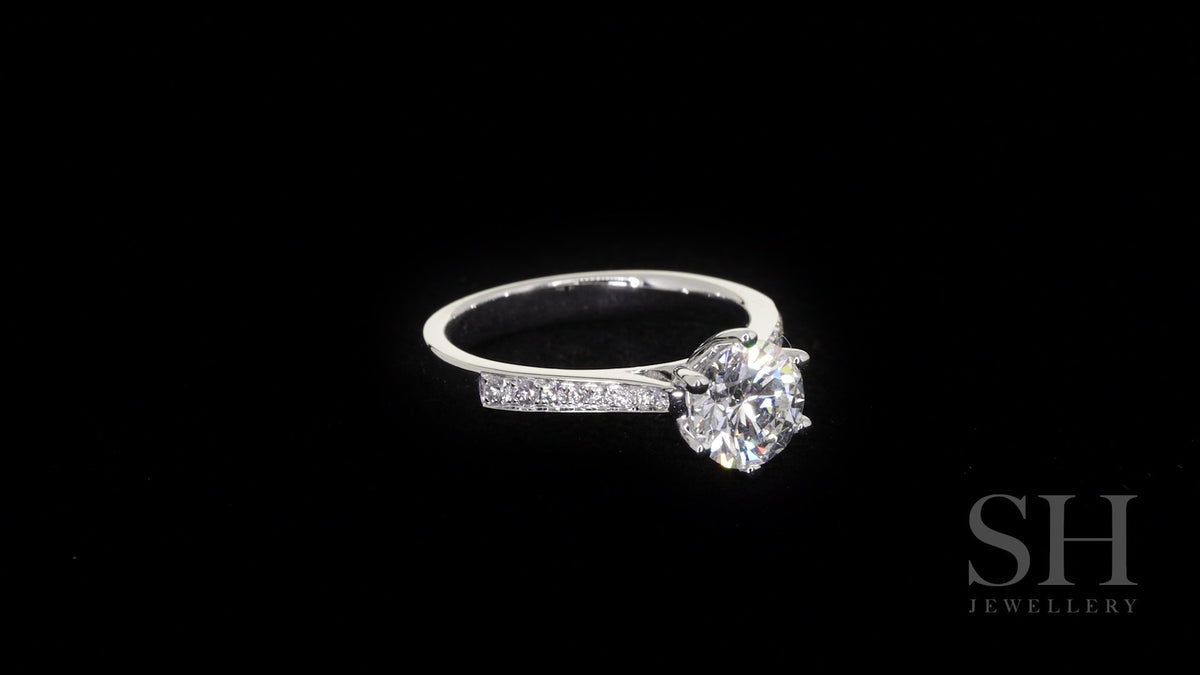 Timeless 6-Claw beauty with tapered band - W0254