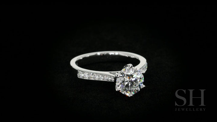 Timeless 6-Claw beauty with tapered band - W0254