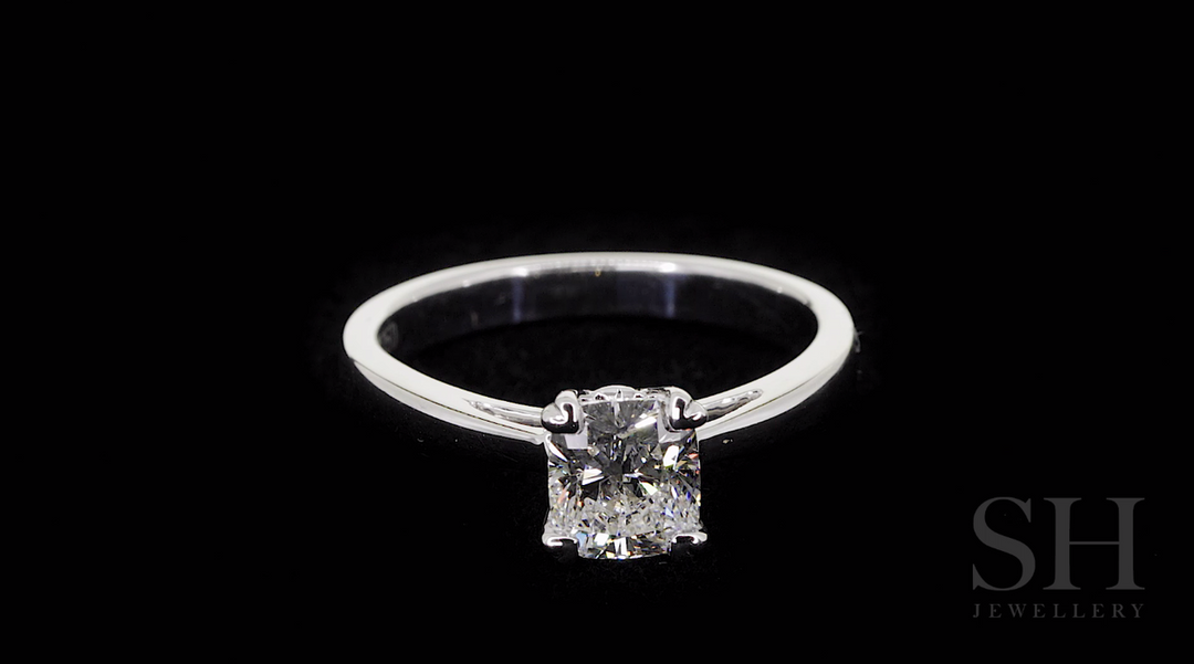 video:qRjkJsh2vdI|video360:true|caption:Shown with 1.01ct diamond.|option:Carats=1.0 carat|thumb_caption:1.0 carat
