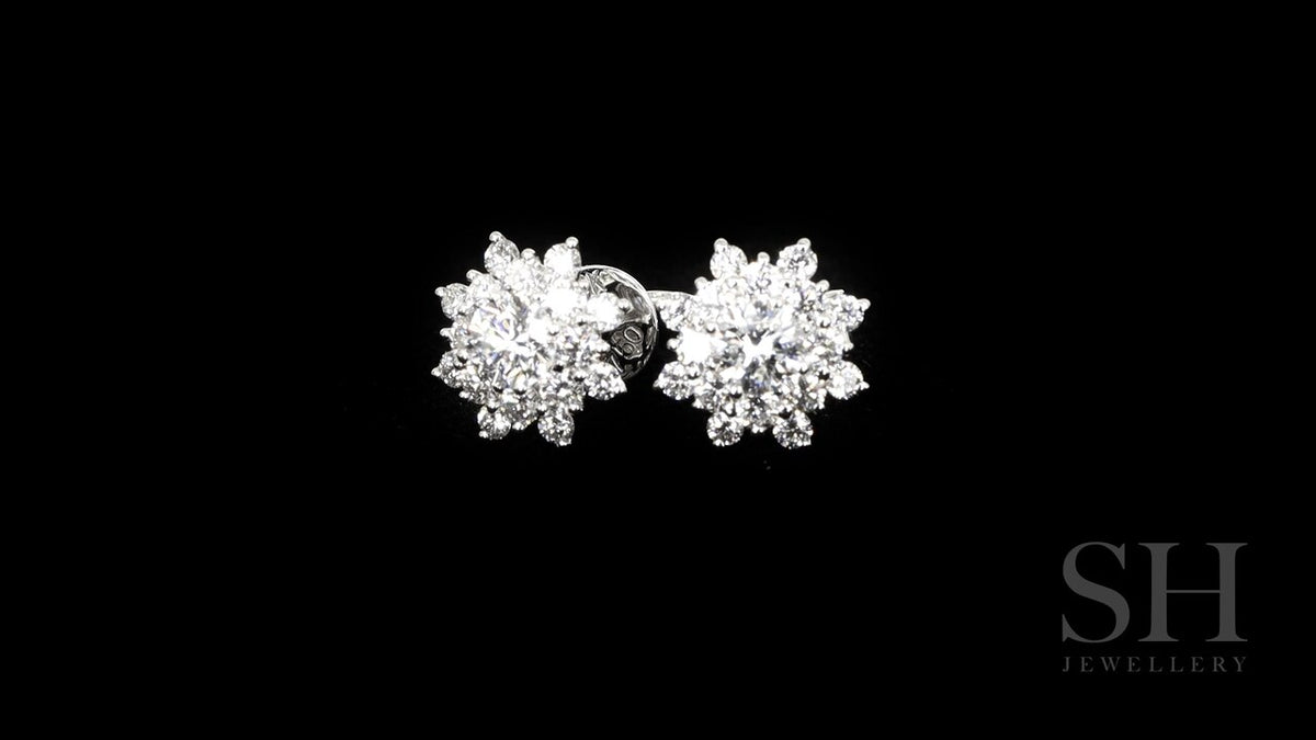 video:84aPtdRW-aY|video360:true|caption:Shown with 0.40ct TW|option:Carats=0.4 carat|thumb_caption:0.40ct TW centre diamonds (0.20ct each)|thumb_group:2