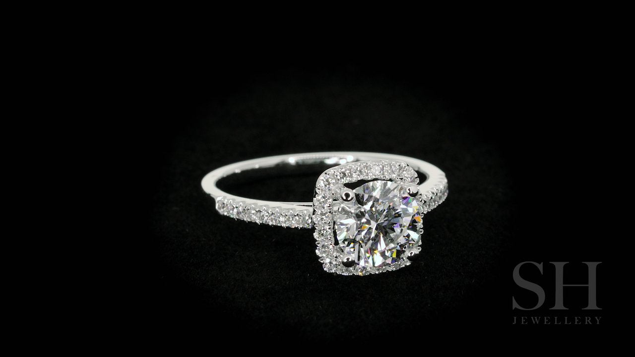 video:HGe5Bie20wE|video360:true|caption:Shown with 1.30ct diamond.|option:Carats=1.3 carat|thumb_caption:1.30 carat|thumb_group:2