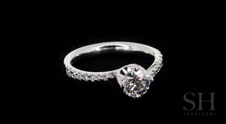 video:8XTYHEviiZQ|video360:true|caption:Shown with 0.70ct diamond.|option:Carats=0.70 carat|thumb_caption:0.70 carat