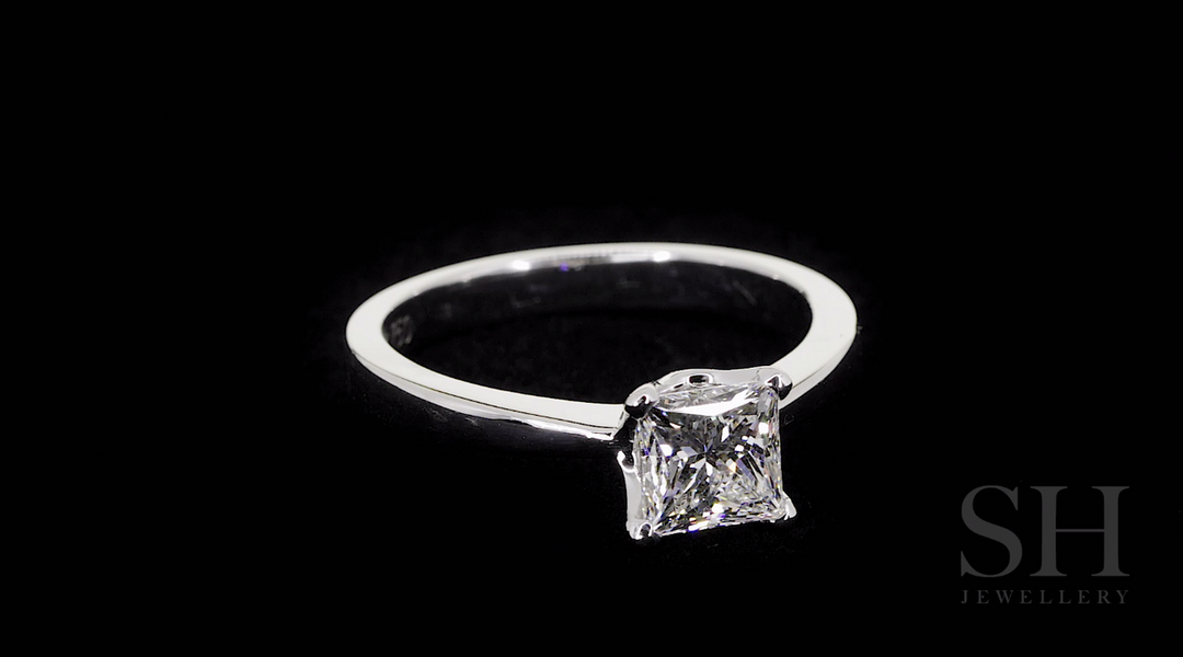 video:aD5uLkuvrjQ|video360:true|caption:Shown with 1.02ct diamond.|option:Carats=1.0 carat|thumb_caption:1.0 carat|thumb_group:2