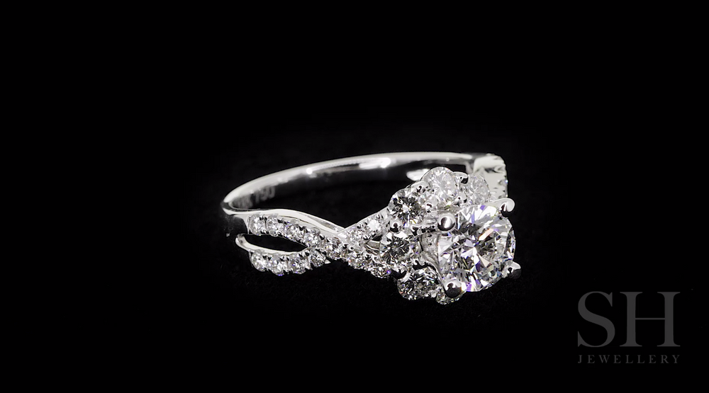 video:JvZ6sYbNtcA|video360:true|caption:Shown with 0.80ct diamond.|option:Carats=0.80 carat|thumb_caption:0.80 carat