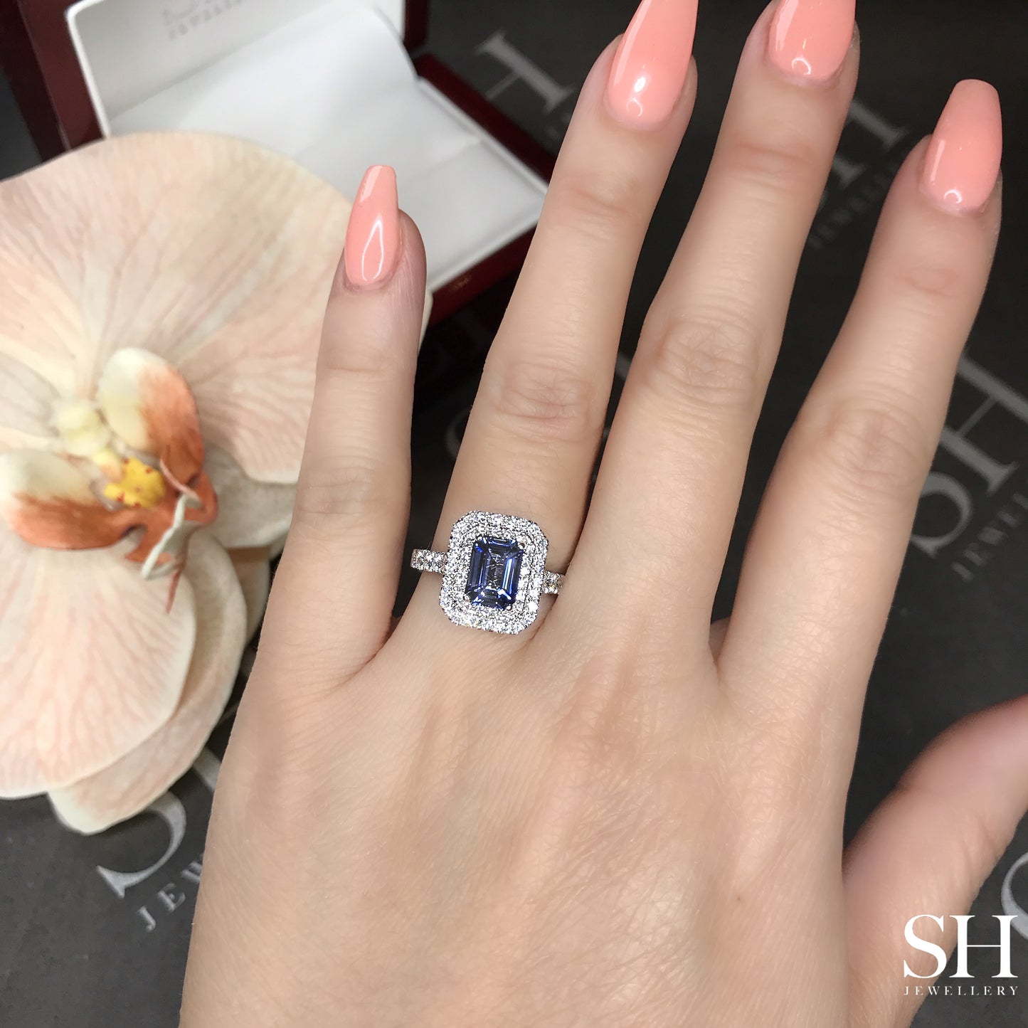 thumb_caption: 1.50ct centre carat|thumb_group:2|grid_preview:true