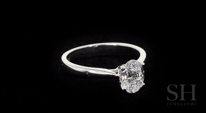 Minimalistic 4-claw Oval solitaire with tapered band - W0408