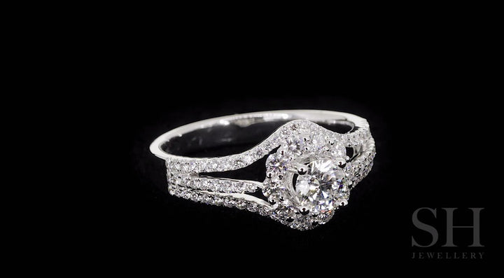 video:GfJZgw2ZQ8E|video360:true|caption:Shown with 0.40ct diamond.|option:Carats=0.35 carat|thumb_caption:0.40 carat