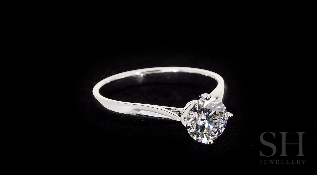 video:qF_yw7VgVmo|video360:true|caption:Shown with 1.06ct diamond.|option:Carats=1.0 carat|thumb_caption:1 carat|thumb_group:2