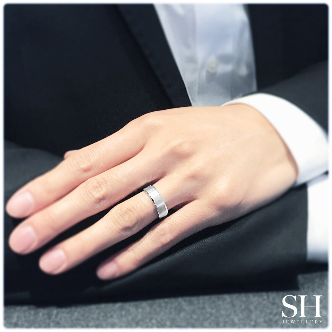 Pictured with 18k white gold |thumb_caption: 18k white gold |thumb_group:1