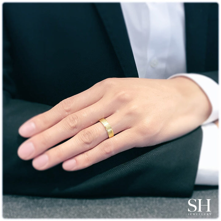 Pictured with 18k yellow gold|thumb_caption: 18k yellow gold|thumb_group:2