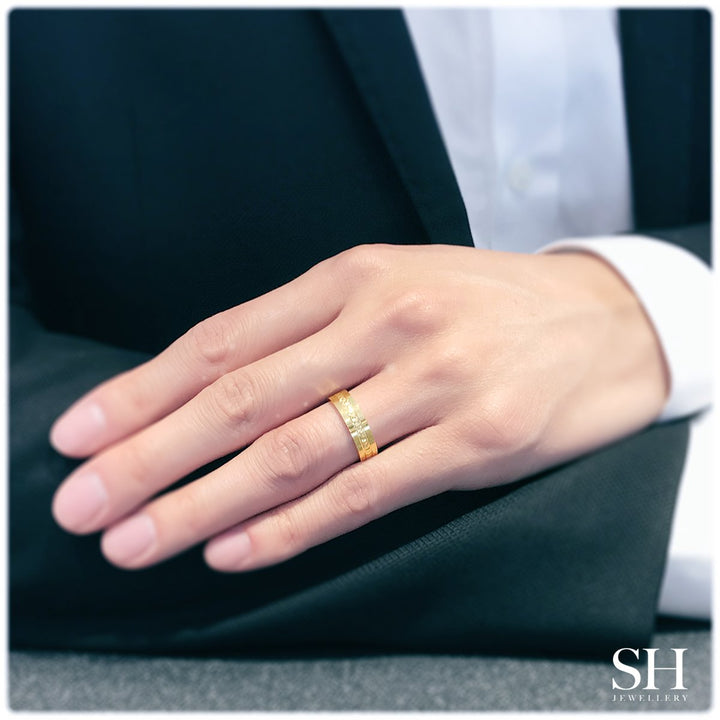 Pictured with 18k yellow gold|thumb_caption: 18k yellow gold|thumb_group:2|grid_preview:true