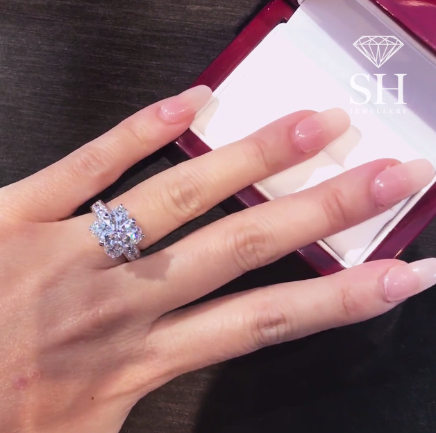 Pictured with 3.00ct diamond